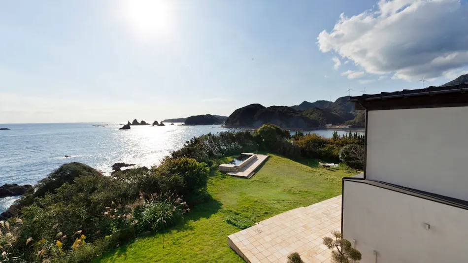Hamabe's Cottage Silver Sea