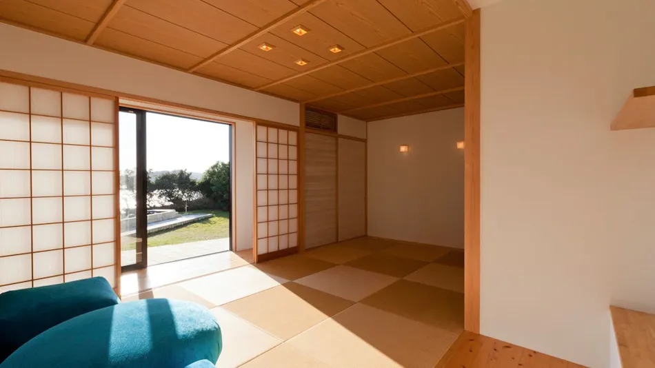 Hamabe's Cottage Silver Sea