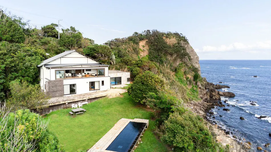 Hamabe's Cottage Silver Sea