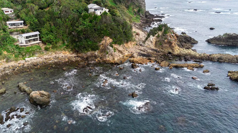 Hamabe's Cottage Silver Sea