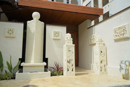 ภายนอกที่เต็มไปด้วยบรรยากาศของบาหลี