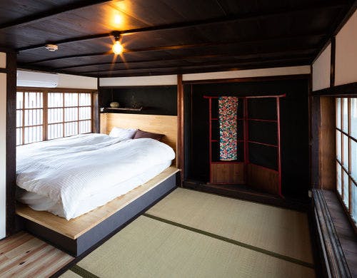 クイーンサイズベットの寝室