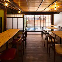 お食事は施設内1階のレストランを貸切りで