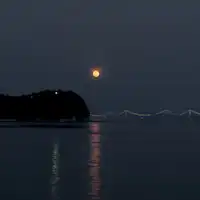部屋からは海が一望。満月の夜には目の前に