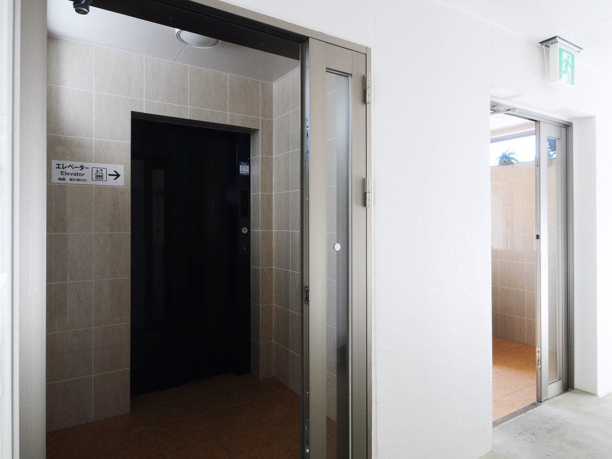 【호텔 내 엘리베이터】