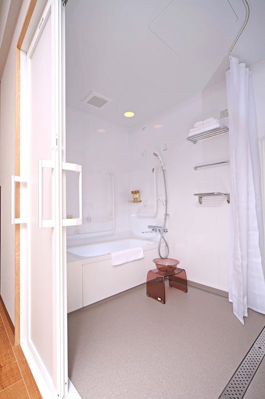 【スマートコンド泊】バリアフリールーム（定員２名・30平米）のバスルーム