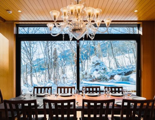 冬季はダイニングからゲレンデを望めます