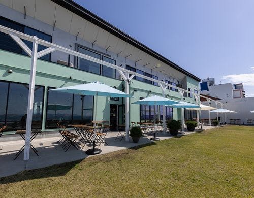 1Fのテラスは「ALOHA TERRACE」と併設