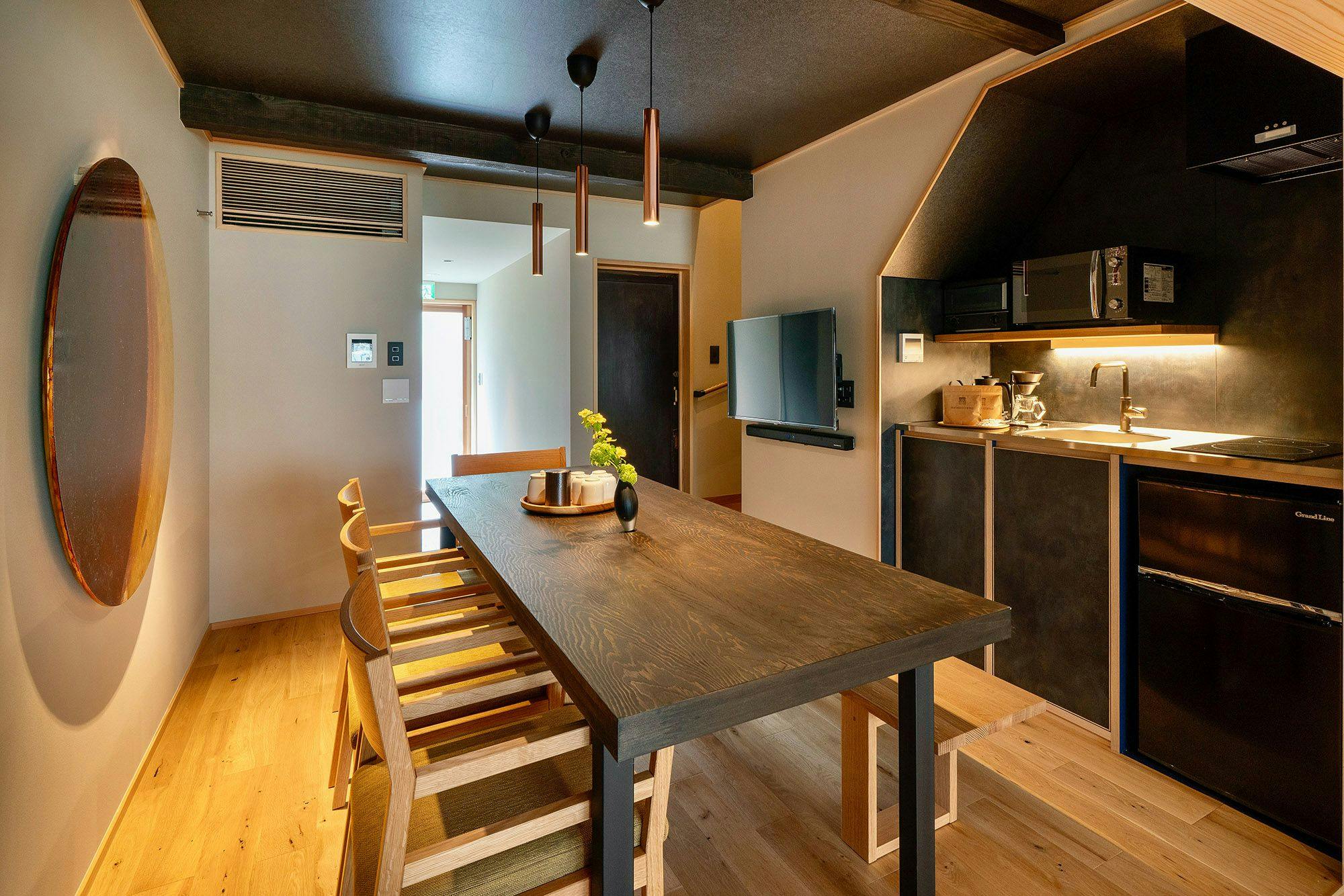 武家屋敷 しをり 〈一棟貸し町家〉