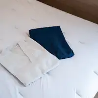 ชุดนอน (เสื้อและกางเกง)