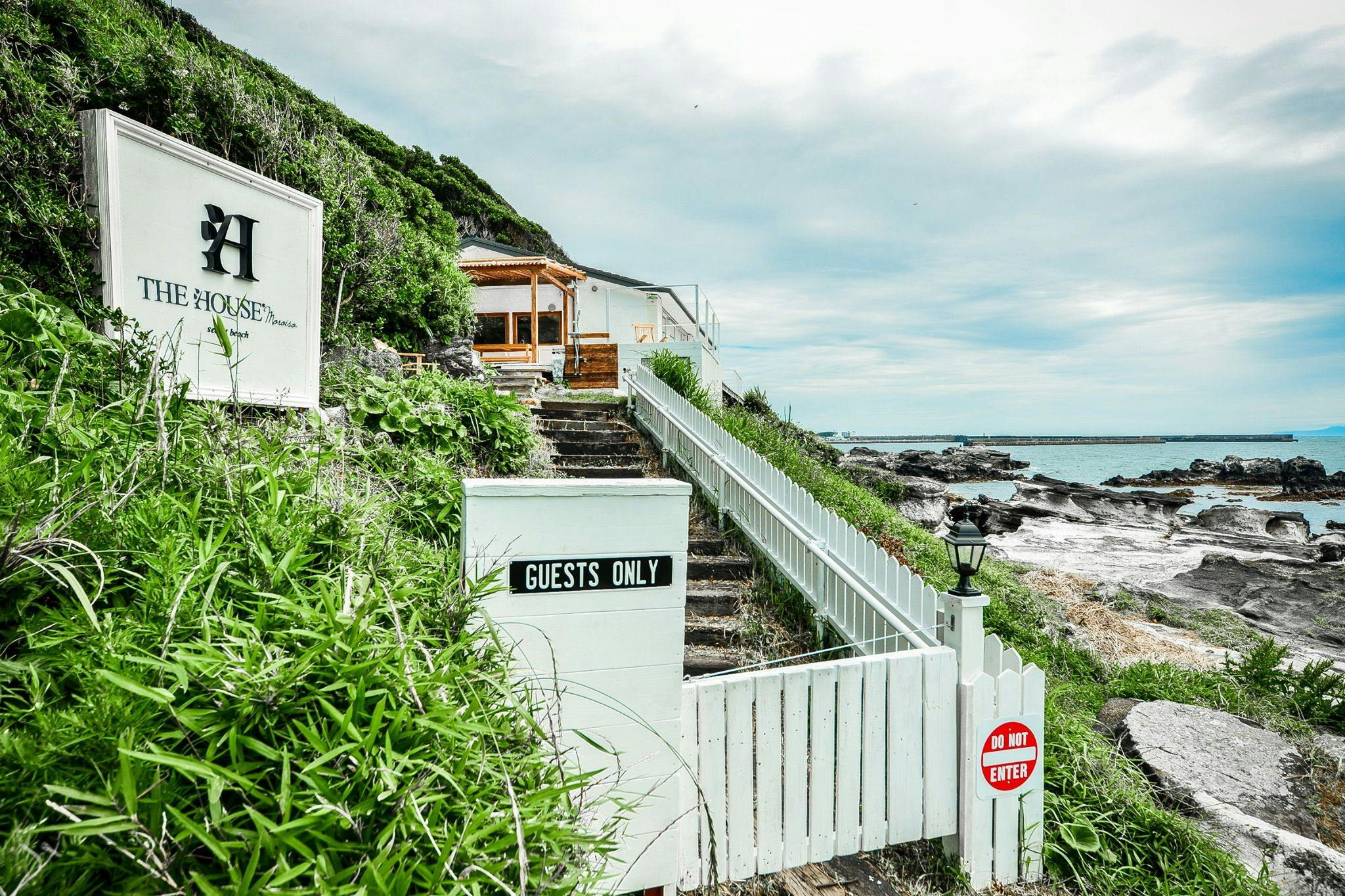 THE HOUSE Moroiso secret beach