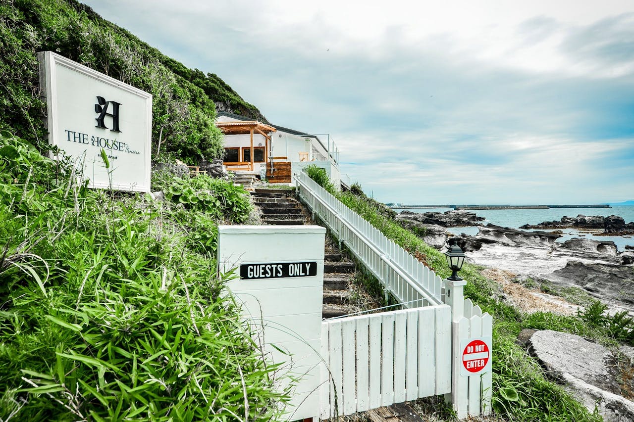 THE HOUSE Moroiso secret beach