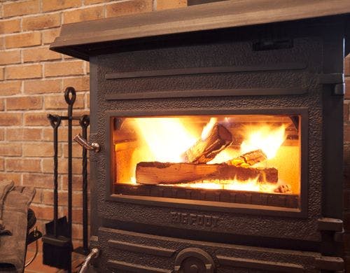 スタンダードログハウス 薪ストーブ一例