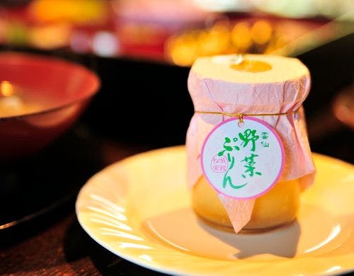 朝食のデザートは松栄旅館特製プリン。