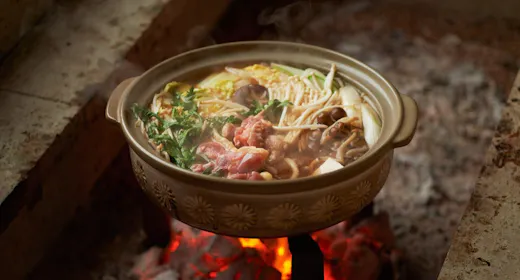 ご夕食は地元料理旅館の京地鶏囲炉裏鍋&地元食材の朝食(和食)プラン