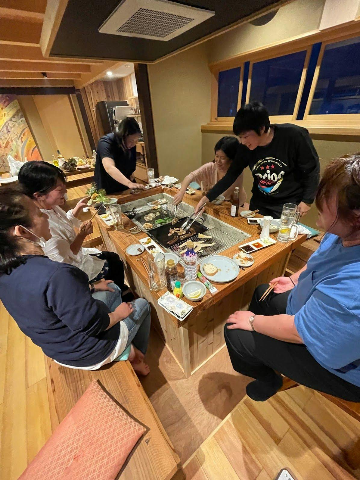 ご夕食は囲炉裏テーブルで楽しむ炭火BBQ＆地元食材の朝食（和食）プラン