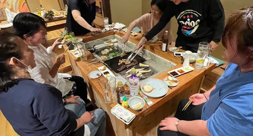 ご夕食は囲炉裏テーブルで楽しむ炭火BBQ&地元食材の朝食(和食)プラン