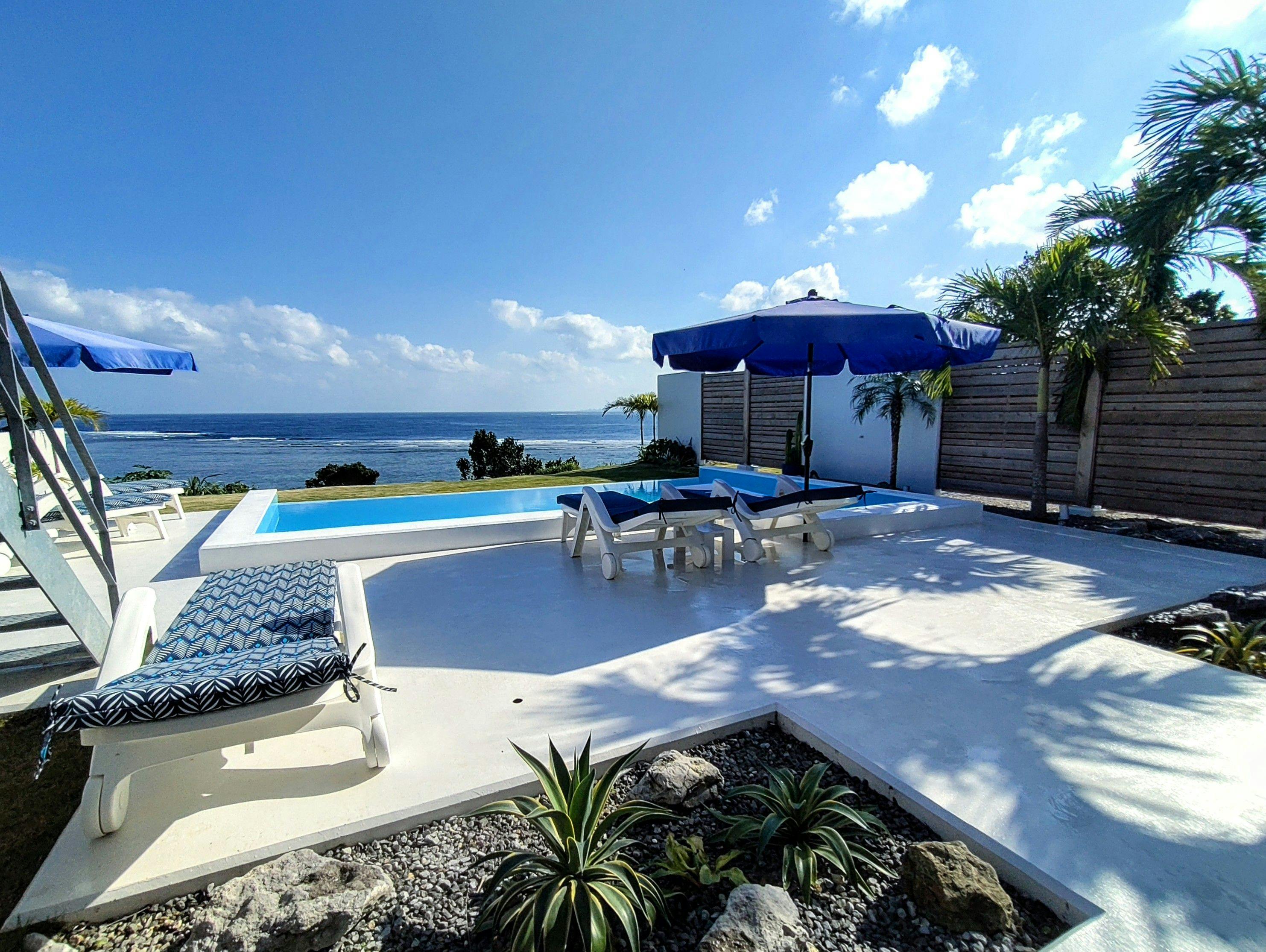 빌라 '소라'의 수영장 옆