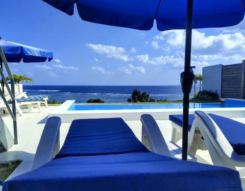 ヴィラ「空」のプールサイド