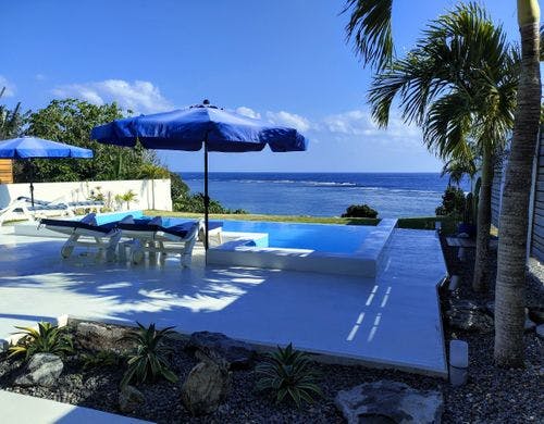 ヴィラ「空」のプールサイド