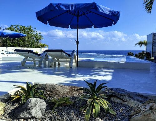 ヴィラ「空」のプールサイド