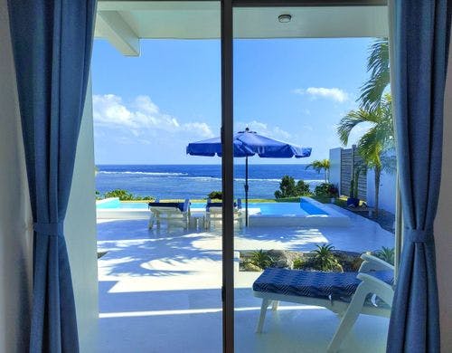 ヴィラ「空」のプールサイド