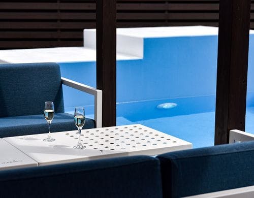 プールとテラス