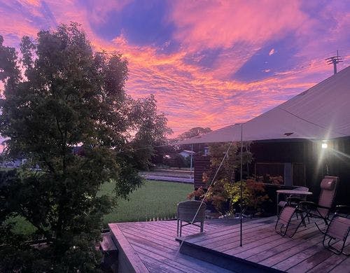 別棟にサウナと露天風呂があります。