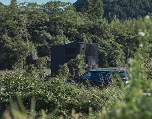 自然の中へチェックイン