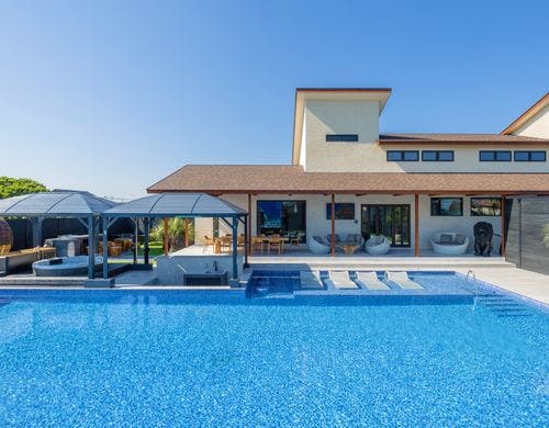 建物正面・プール・プールバー・ジャグジー