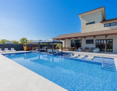 プール・バレルサウナ