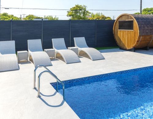 プールサイドベット・8人バレルサウナ