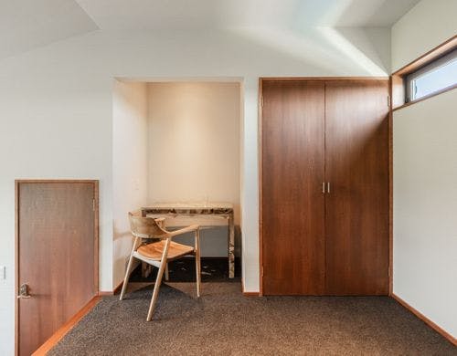 2階寝室の小上がり・机