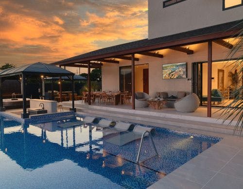 プール、ピロティ