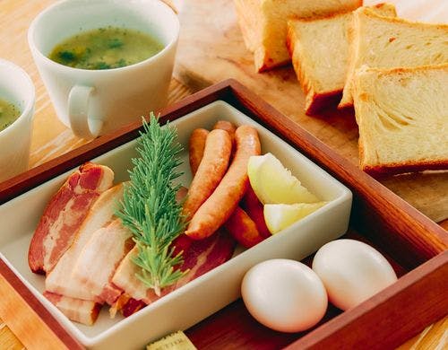 朝食（BBQ & MORNING PLAN）