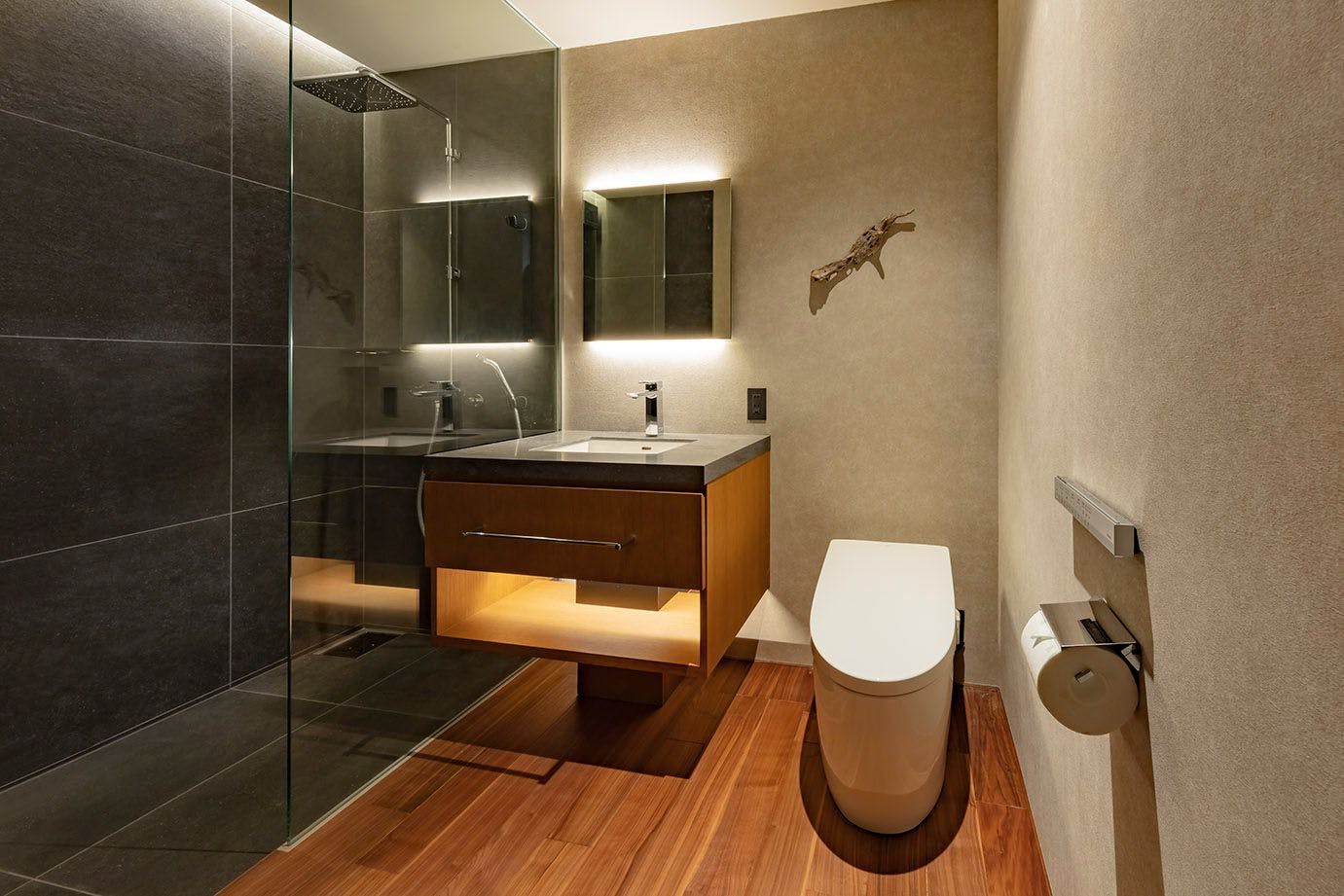 Toilet dan area wastafel