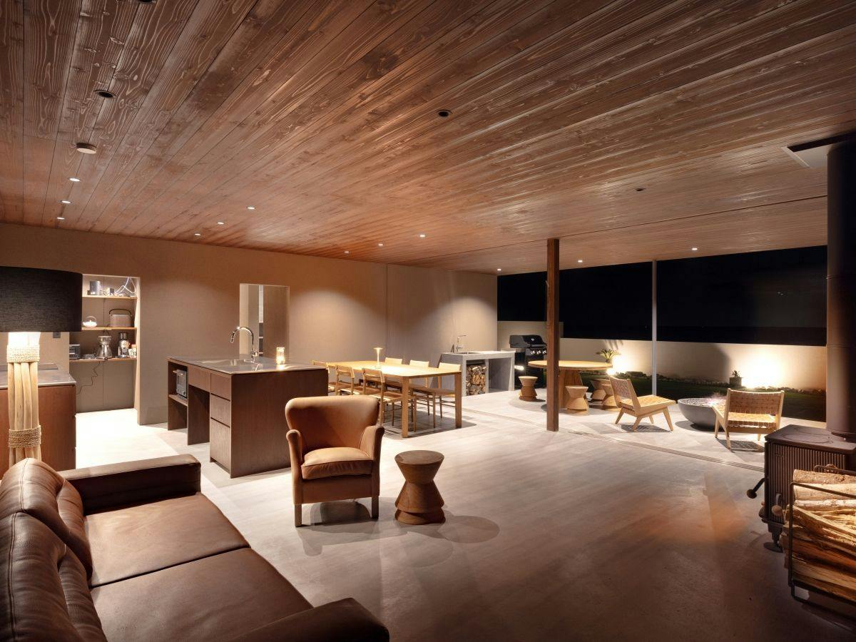 PERROS VILLA AWAJI