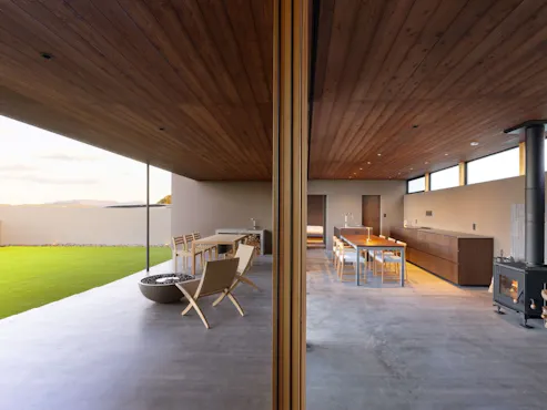 *【DOS】広々としたテラスとダイニング