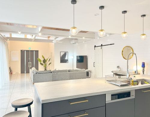 キッチンからのリビング景色