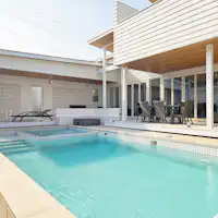 สระว่ายน้ำส่วนตัว