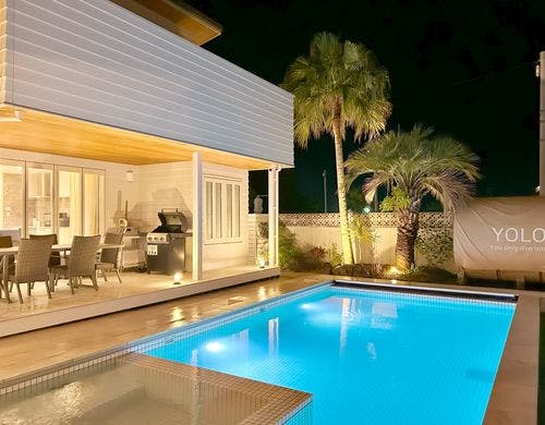 夜のプライベートプール