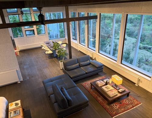 山々が赤く染まっていく夕暮れも絶景