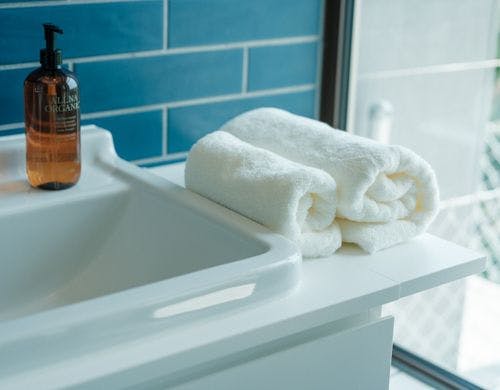 ルームウェアとタオルは２泊で1セット（追加は有料）