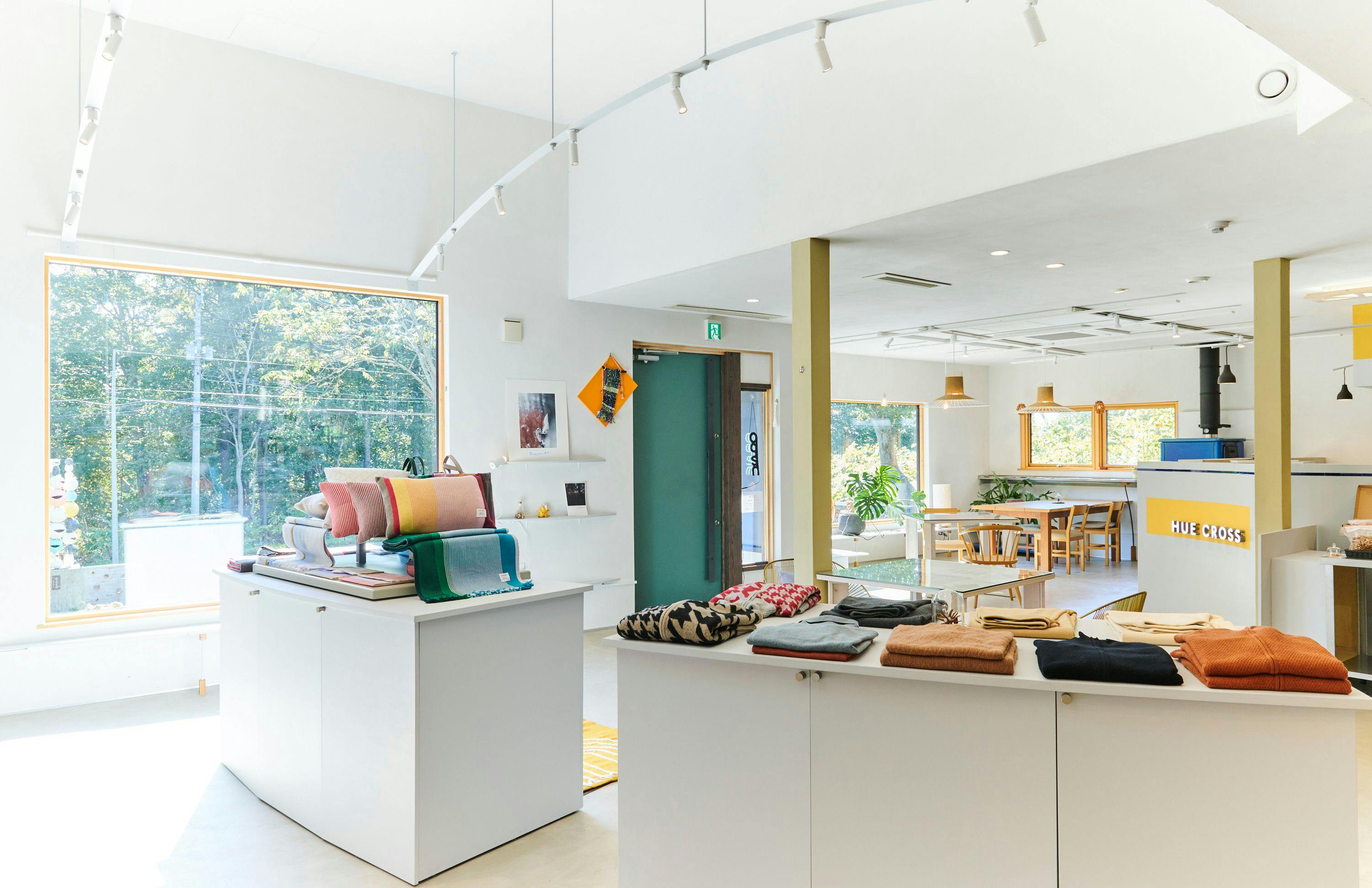 คาเฟ่/บูติกที่ตั้งอยู่ชั้น 1 ของสิ่งอำนวยความสะดวก