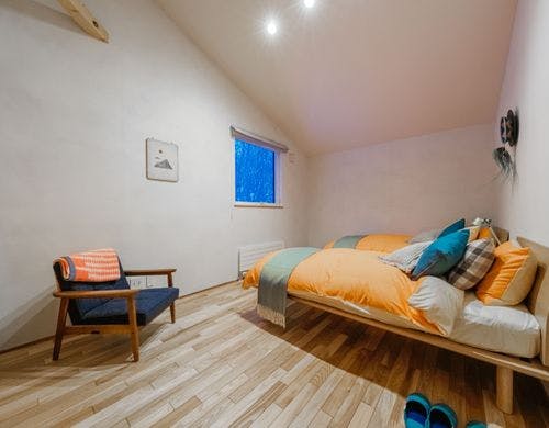 ツインベッドルーム（夜）