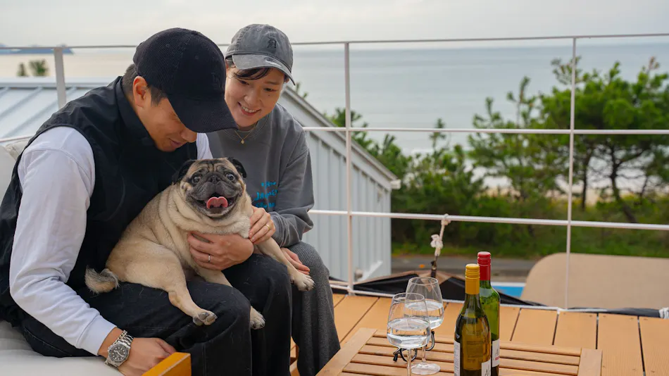 Private Sauna Villa with Your Beloved Dog in Itoshima | ALL LIFE Resort