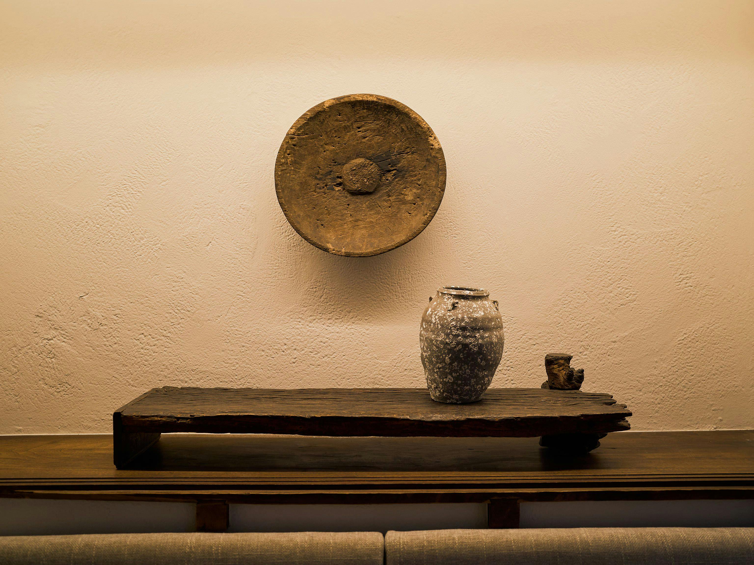 โปรดเพลิดเพลินกับงานไม้เก่าที่สะท้อนจิตวิญญาณของช่างไม้ศักดิ์สิทธิ์