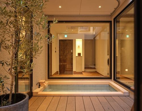 広々としたバスタブをプールとして活用可！