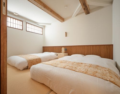 3寝室ダブルベッド6台最大12名宿泊可能