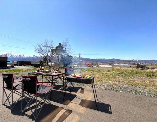 山を望むBBQスペース